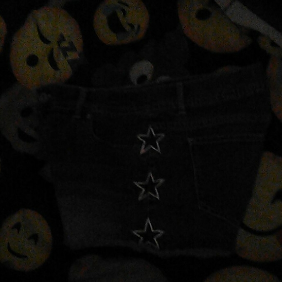 Shorts - Picture 2 of 7